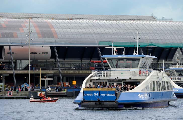 16 HINTERGRUND Amsterdam-Noord ist der Stadtteil auf der anderen Seite des IJ und vom Zentrum aus nur durch Autotunnels oder mit der Fähre zu erreichen.