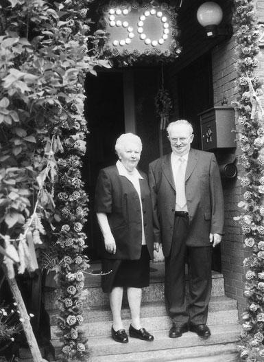 Ende Juli 2000 konnten die Eheleute Anna und Vinzenz Blum aus Zülpich-Sinzenich in geistiger und körperlicher Frische moder ner ausgedrückt könnte man sagen: Frisch wie ein Wanderschuh das Fest der