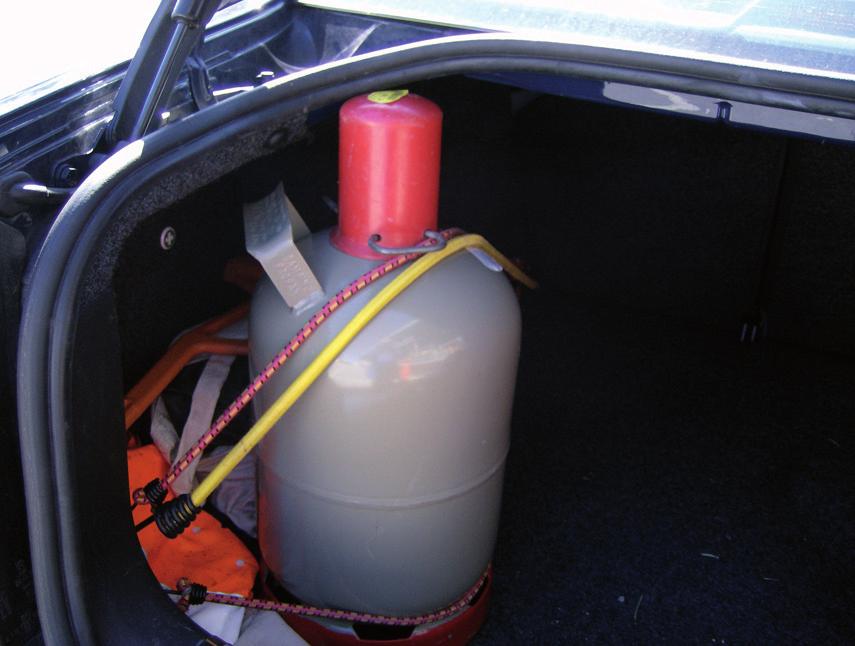 Tipps für die sichere Beförderung von Flüssiggasflaschen in Pkws für nichtgewerbliche Transporte in Kleinmengen Beachten