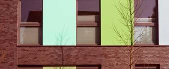 Drei-geschossiger Baukörper klar gegliedert Gute Ablesbarkeit der Nutzungsbereiche von außen Fassadenmaterialwechsel hebt die oberen Geschosse vom Erdgeschoss leicht ab