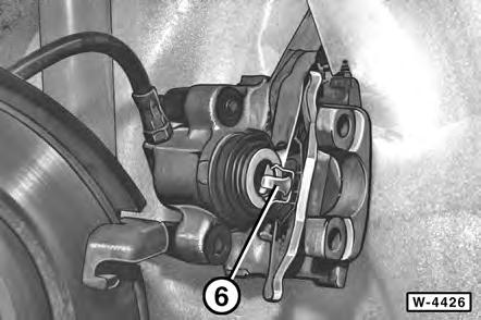 Einbau Achtung: Bei ausgebauten Bremsbelägen nicht auf das Bremspedal treten, sonst wird der Kolben aus dem Gehäuse herausgedrückt. Verschleißfühler prüfen.