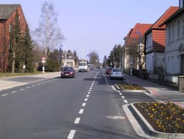 Führung an innerörtlichen Hauptverkehrsstraßen Schutzstreifen Quelle: ERA 41 Die Querschnittsgrafik