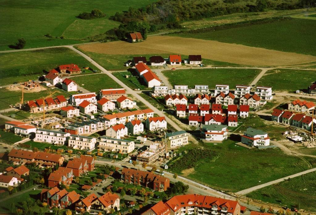 34 Wohnungsmarktbericht 2005 Stadt Paderborn Gründe für diese Entwicklung dürften nach Aussage der eigenen Statistikdienststelle sein, dass die größeren Baugebiete der 90er Jahre (Kaukenberg, Sande)