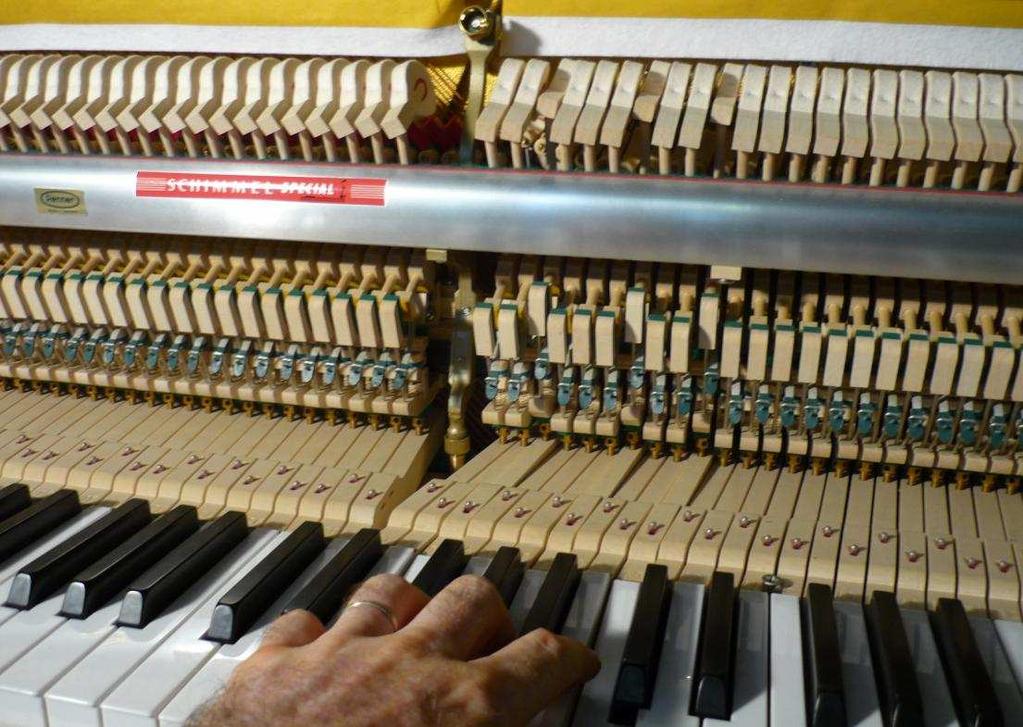Das Schimmel Piano kommt aus der nahe gelegenen Klavierstadt Braunschweig. Hier ein Einblick in das geöffnete Klavier.