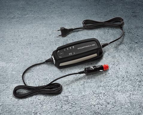 Zum direkten Anschluss an die Fahrzeugbatterie ist ein Adapter erhältlich.