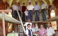 Unser Foto stammt von einer Maiandacht bei der Oberschornkapelle, die vor 60 Jahren eingeweiht wurde.