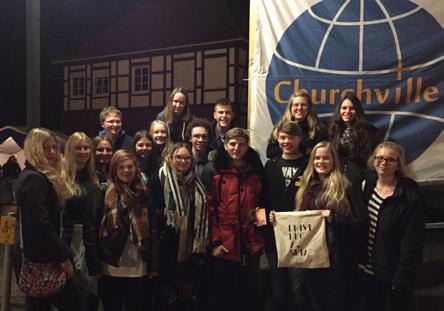 Ev. Jugend 11 Konzertbesuch Samuel Harfst Am 17.10.2015 machten sich einige Jugendliche aus der Gemeinde auf den Weg nach Lemförde, um dort mit vielen anderen ein Konzert von Samuel Harfst zu erleben.