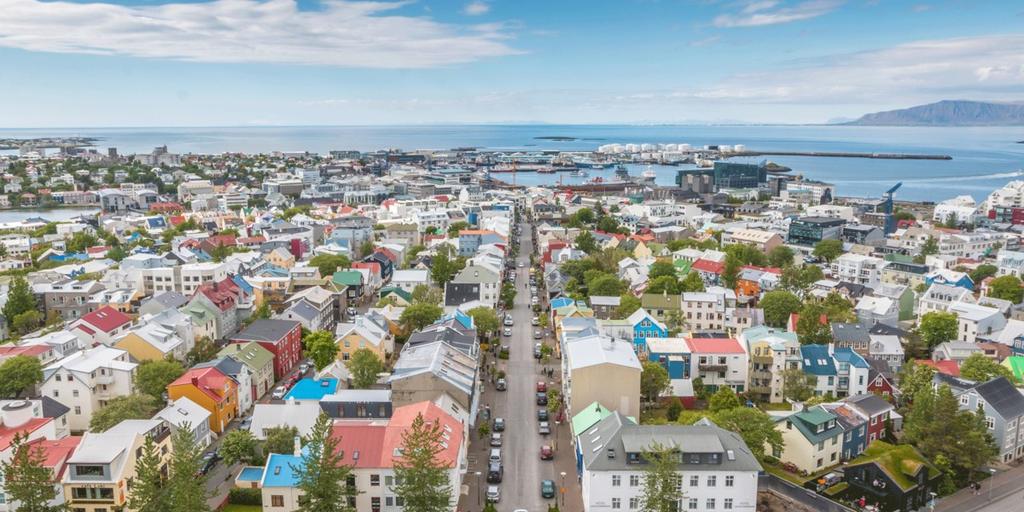 STÄDTE Reykjavik Reykjavík ist die Hauptstadt Islands. Mit ihrer geografischen Lage ist sie die am nördlichsten gelegene Hauptstadt der Welt.