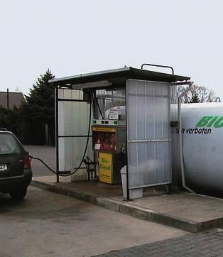 links: Ethanolanlage Zeitz mitte: Biodiesel-Anlage Kölsa rechts: Biodieseltankstelle Biokraftstoffe Rohstoffe, Erträge, nutzbare Nebenprodukte Rapsöl Fettsäuremethylester Bioethanol Biogas 5) BTL