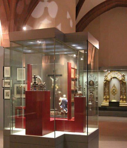 Reichszepter. Während der Umbauarbeiten im Historischen Museum sind die Insignien in das Dommuseum Die Kaiserinsignien Parken ausgelagert.