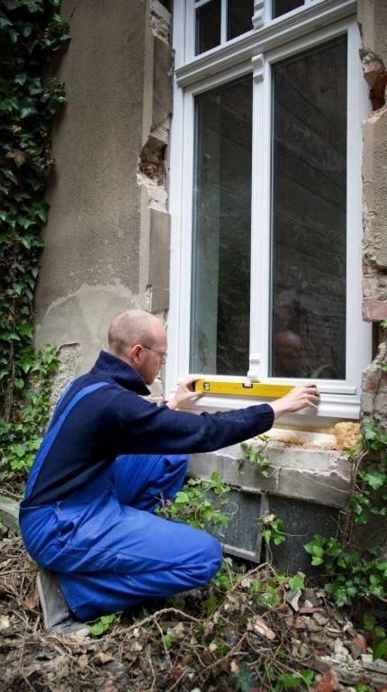 Welche Sanierungsmaßnahmen fördert die KfW? Auszug: Erneuerung Fenster und Außentüren Fenster, Dachflächenfenster, Ba