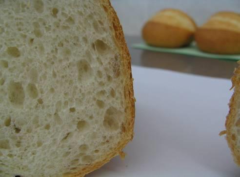 Brotaroma in Kruste und Krume Das Aroma eines Brotes entsteht in zwei Phasen.