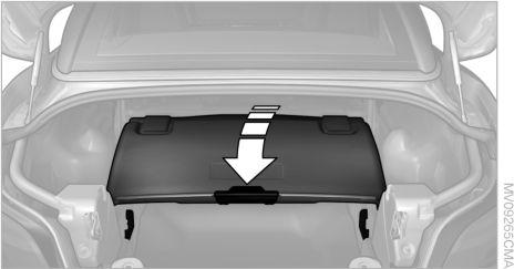 Bedienung Öffnen und Schließen Kofferraumklappe schwenkt bei der Bedienung des versenkbaren Hardtops nach hinten oben aus.