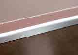 Treppenstufenprofile für Spezialeinlagen TREDSAFE LED-Profile / -Leuchten TREDSAFE-Profile mit gerader Frontprofilierung 57 Breite 57 mm Höhe 44 mm 44 silber AA 108 13,7 53 mm Breite 61 mm Höhe 47 mm