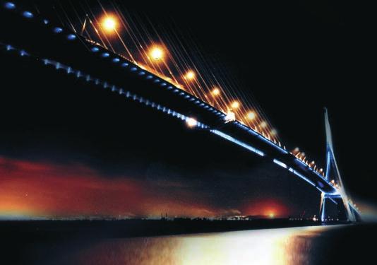 Hannover, Deutschland Expo 2000 AB-PN Pfannenbergs extra helle und extrem starke Blitzleuchten wurden eingesetzt, um die Pont de Normandie zu illuminieren.