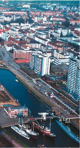 Jahrhunderts wurde die westliche Seite des Neuen Hafens zum Großteil von der Norddeutschen Lloyd-Werft (Bremerhavens erstes Trockendock mit zwei Dockplätzen und diversen Gebäuden) genutzt.