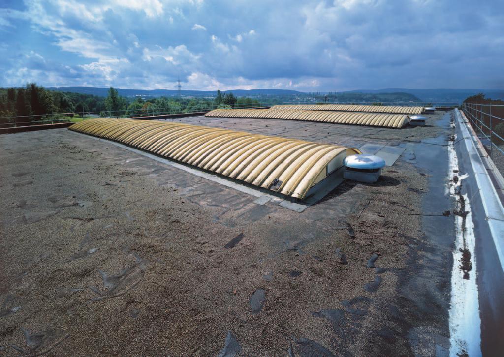 Das Kalzip Sanierungskonzept bietet deshalb eine ganzheitliche Lösung von der Planung und Aus- Im Zuge einer nachhaltigen Dachsanierung mit Aluminium-Stehfalzprofiltafeln von Kalzip ist die Anpassung