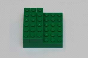 vier 2x4 LEGO Steine benötigt.