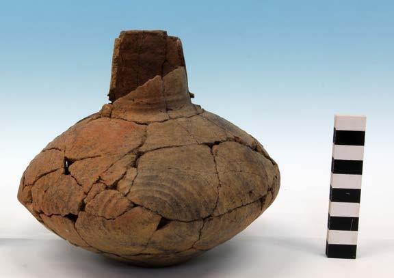 Die Keramik kann in die Zeit von der Stufe der Buckelkeramik (ca. ab 1400 v. Chr.) bis in die Stufe der scharkantig gerillten Ware (ca. 1250 1050 v. Chr.) datiert werden (Abb.