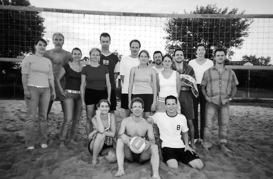 Hobby-Volleyball Erwachsene: VOLLE TURNHALLE! Die Dienstags-Hobbygruppe besteht jetzt schon seit sechs Jahren.