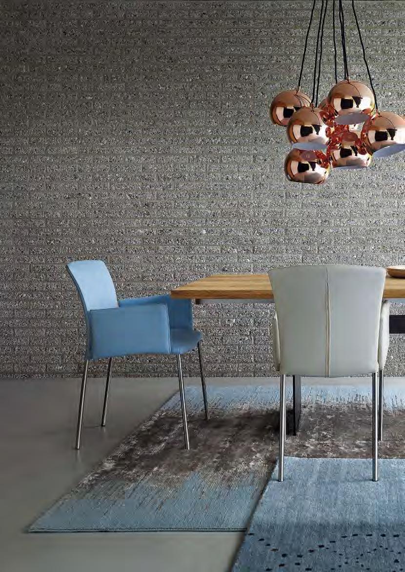 Contur 3100 Neue Sachlichkeit mit seiner klaren geometrischen Formensprache und dem Mix aus massivem Holz und lackiertem Stahl könnte dieser Tisch in jedem modernen Haus stehen.