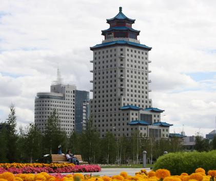 Frühstück ab 130,--/Nacht Beijing Palace Soluxe Hotel ***** Das Hotel befindet sich im Verwaltungszentrum von Astana, nur 5 Gehminuten vom Haus der Ministerien und dem Präsidentenpalast Ak Orda
