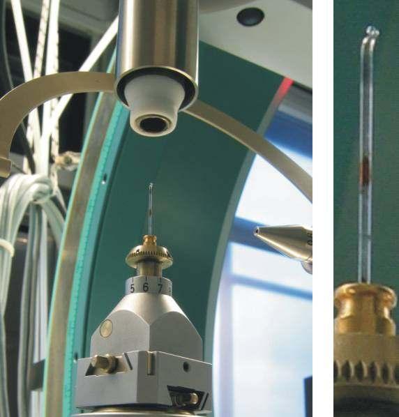 5.1 Beugungsverfahren für in-situ-reaktionen D r 2θ T K P L (a) (b) Abbildung 5.2: Geräteaufbau des Diffraktionsexperiments (a) für in situ Reaktion in einer Glaskapillare (b).