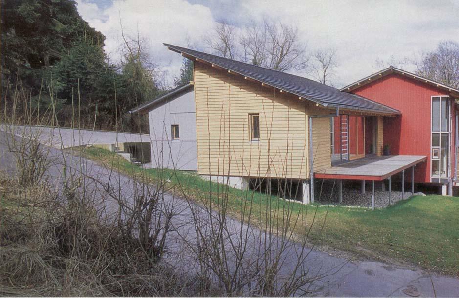 Haus auf Betontablett Doppelhaus in Holzständerbauweise Fachschule für Technik