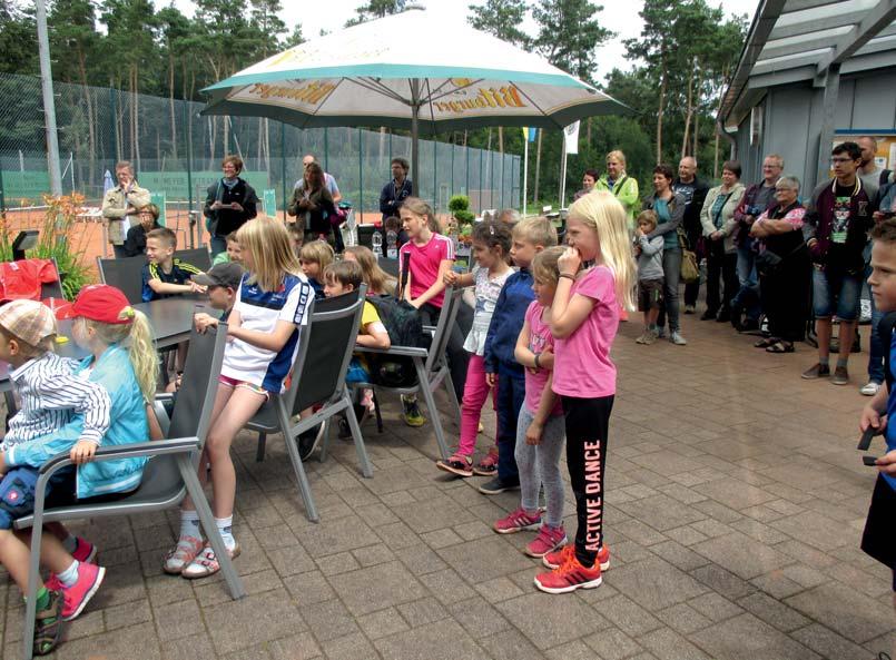 ein Camp für die jüngeren Tennisbegeisterten statt, die auch in den Sommerferien den Sport mit dem kleinen gelben Ball nicht missen wollten.