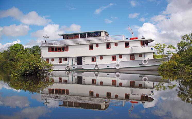 Als gut ausgerüstetes Expeditionsschiff führt die Iracema auch robuste Beiboote aus Holz mit sich, mit denen Sie Exkursionen auf dem Amazonas und seinen Nebenflüssen