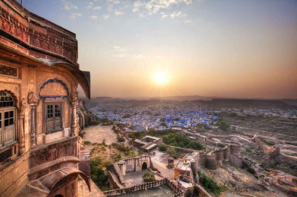 Indien Rajasthan Traumhafte Märchenwelten im Land der Maharadschas Nonstop-Linienflug mit Lufthansa ab Frankfurt Top-Qualität: Heritage- & 4* Hotels mit Qualität & Tradition 2 Übernachtungen im