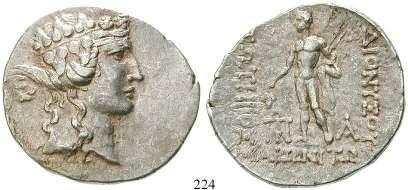 Kopf des Dionysos r. mit Efeukranz / Dionysos l., hält Nebris, Speere und Weintraube; Beizeichen Monogramme.