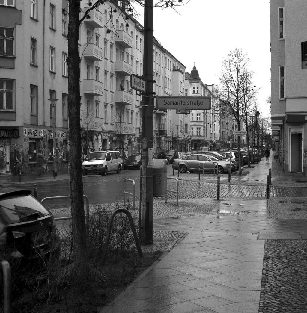27.12.2011 / Berlin-Friedrichshain Ein 20-jähriger und ein 29-jähriger Mann werden an der Kreuzung Rigaer Straße Ecke Samariterstraße gegen 3.