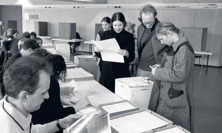 Auf dem Campus Ausgabe Nr. 1/2002 15. Mai 2002 uni in form 15 Vom Mensaessen zur StuPa-Wahl Wahlbeteiligung der Studierenden seit Jahren sehr gering (red.