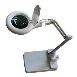 Arbeitslupe Magnifying lamp Lupe aus Glas Lupengröße 127 mm = (Vergrößerungsfaktor 2,2) Leuchte 60 LEDS Stromversorgung 100 230 V/0Hz Leistung: 3, W Lebensdauer: ca.
