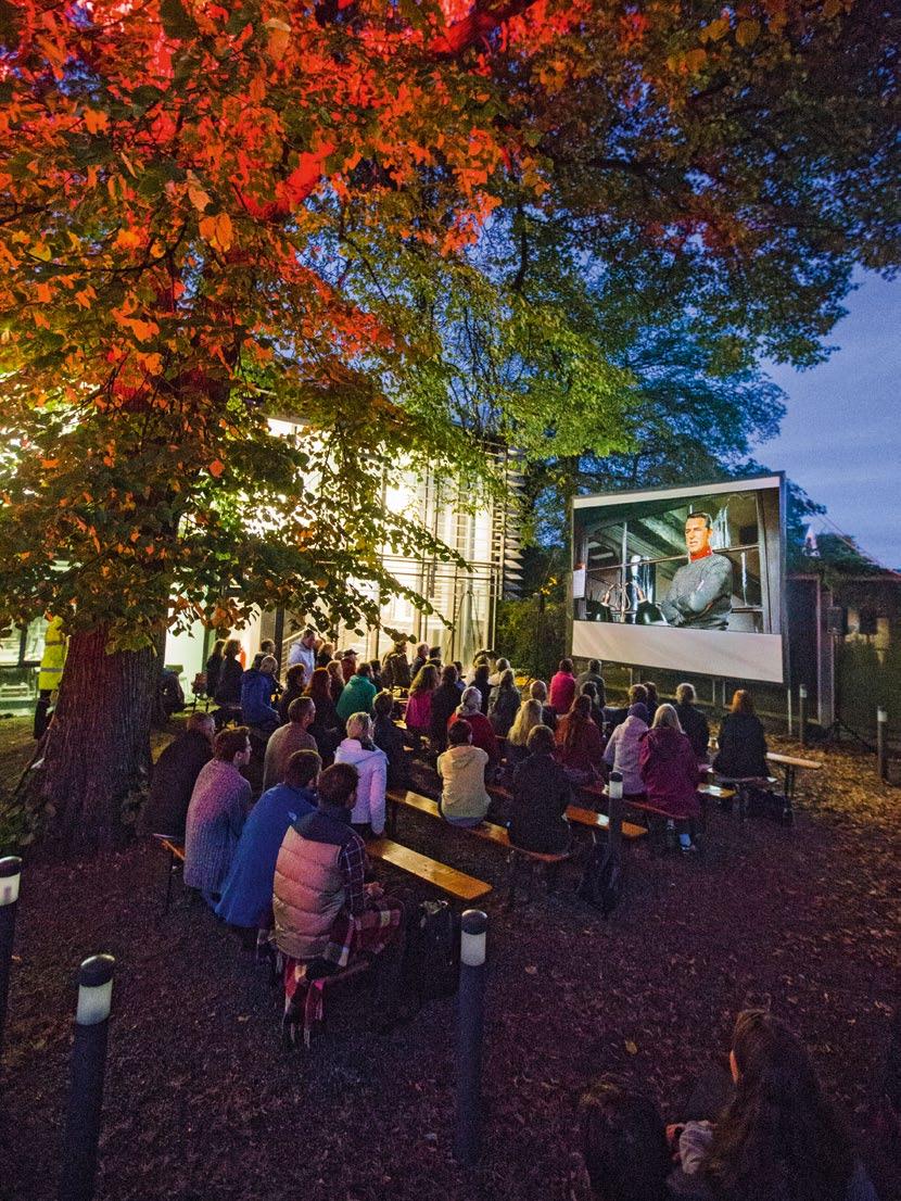 Ganz großes Kino an der Hochschule Osnabrück: Auf der Terrasse der Vitischanze erlebten weit mehr als 200 Gäste drei lauschige Open-Air-Kino-Abende. Die Veranstalter Fokus e.v.