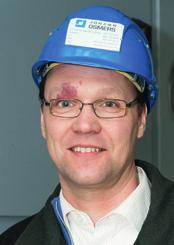 3 Thomas Singer, Projektleitung Johann Osmers GmbH & Co. KG, mit Zu- und Abluftschlitzauslass.
