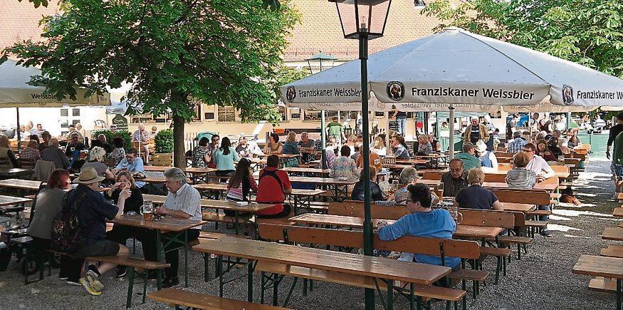 8 Das pfiffige Wirtshaus in Trudering! Genuss ist garantiert: Genauso wie der Franziskaner Garten muss ein bayerischer Biergarten ausschauen.