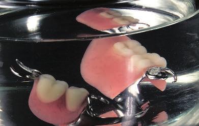 Prothesenreiniger - entfernt Zahnstein und Zement - kann 1:1 mit Wasser verdünnt werden - mit oder ohne Ultraschall
