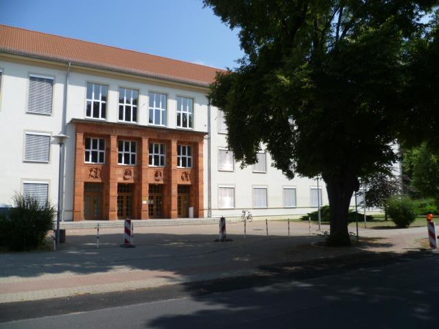 - 171 - Geschwister-Scholl-Gymnasium Fürstenwalde 1. Träger: Landkreis Oder-Spree 2. Amtliche Schulnummer: 120431 3.