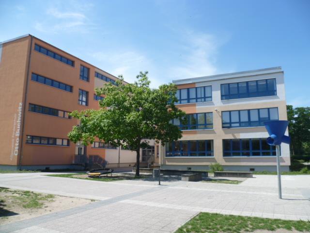 - 184 - Schule mit dem sonderpädagogischen Förderschwerpunkt Lernen Otto Buchwitz Eisenhüttenstadt 1. Träger: Landkreis Oder-Spree 2.