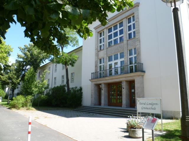 - 31 - Astrid-Lindgren-Grundschule Eisenhüttenstadt 1. Träger: Stadt Eisenhüttenstadt 2. Amtliche Schulnummer: 102271 3.