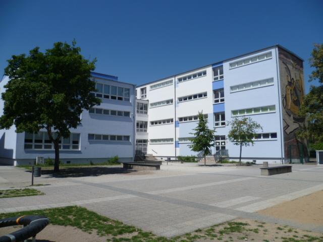 - 39 - Diesterweg-Grundschule Eisenhüttenstadt 1. Träger: Stadt Eisenhüttenstadt 2. Amtliche Schulnummer: 105806 3.