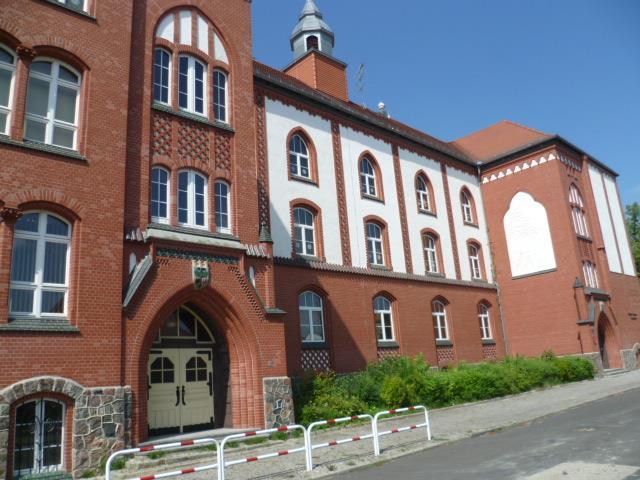 - 54 - Theodor-Fontane-Grundschule Fürstenwalde 1. Träger: Stadt Fürstenwalde 2. Amtliche Schulnummer: 102660 3.