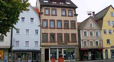 Über nunmehr 17 stationäre Wohnplätze verfügt der Regionale Wohnverbund Schwäbisch Gmünd. Mitten in der Stadt am Eingang zur Fußgängerzone hat der Rabenhof drei Wohnungen angemietet.