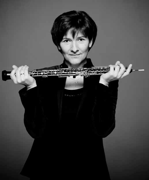 Undine Röhner-Stolle Oboe In Berlin geboren, begann sie als 13-Jährige mit dem Oboenspiel und studierte an der Musikhochschule Leipzig bei Burkhard Glaetzner.