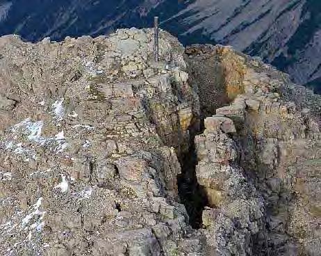 Fotos von Hochvogel-Gipfelspalte gesucht Alle, die den Gipfel des Hochvogels kennen, wissen auch von der großen Spalte auf dem Gipfel.