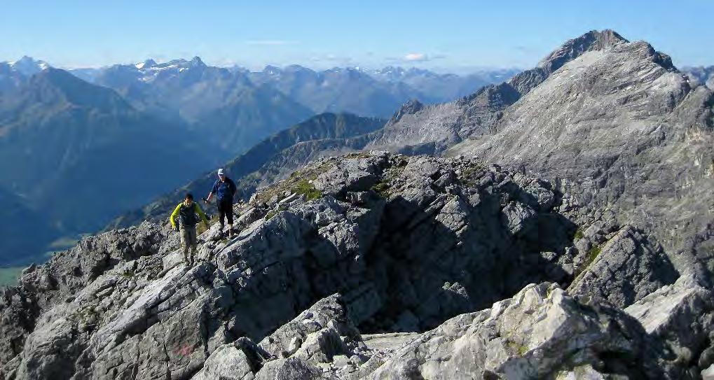 Herzens den Abstieg und die Heimfahrt an. Es bleibt die Erinnerung an vier gelungene, wunderschöne Tourentage in den Stubaier Alpen.