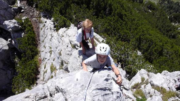 Wer höhere Ziele anstrebt, dem stehen alpine Klettersteige in verschiedenen Schwierigkeitsgraden zur