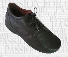 Schuhe aus weichem Leder in Comfortweite - mehr Volumen in Ballen und